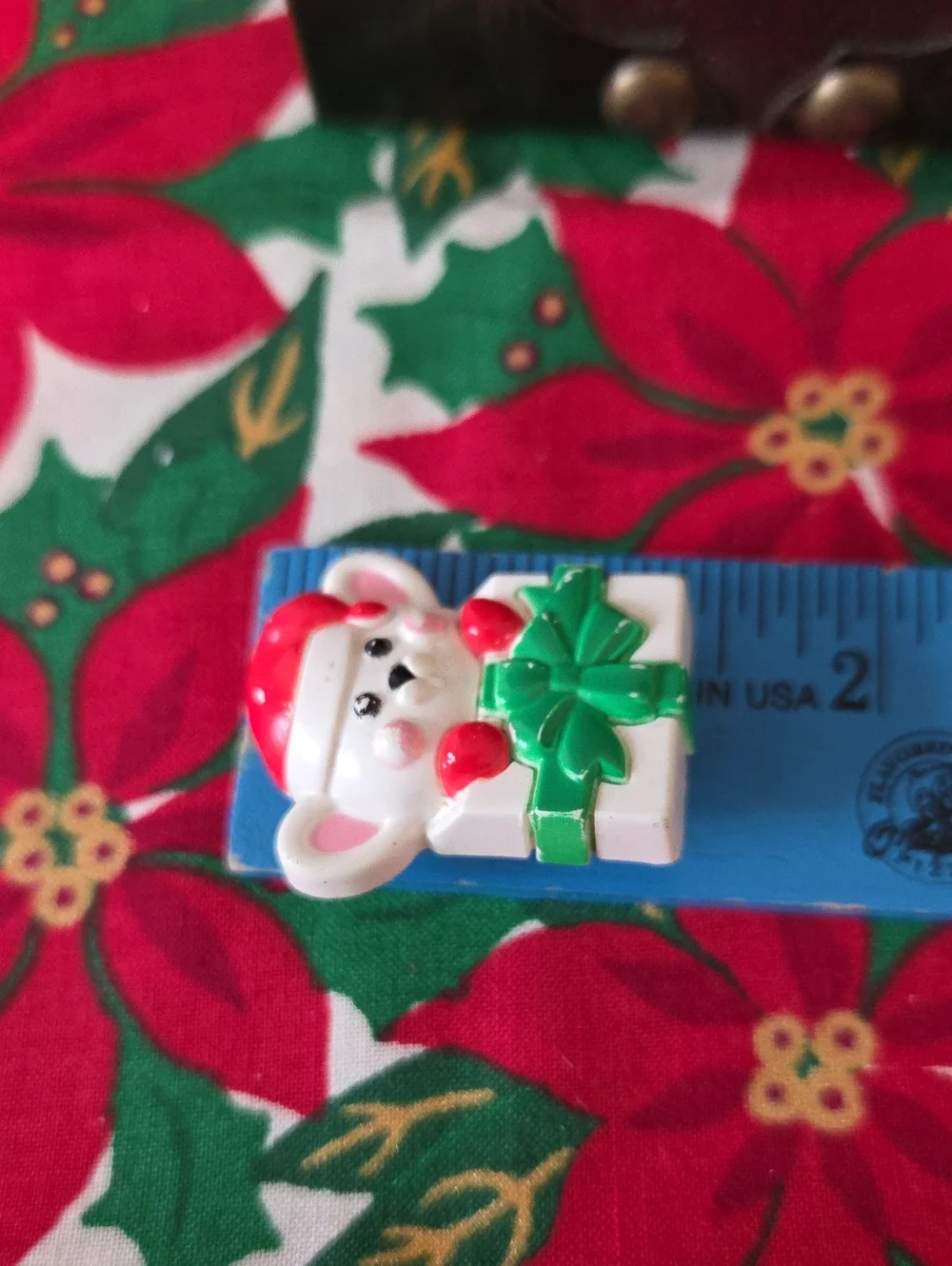 *1981* AVON Suprise Mouse Holiday Pin